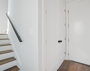 341 Bryan - Photo Thumbnail 4