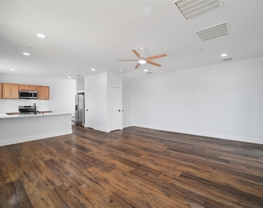 341 Bryan - Photo Thumbnail 7