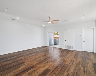341 Bryan - Photo Thumbnail 8