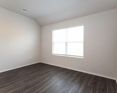 2009 Dogwood Drive - Photo Thumbnail 9