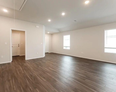 2009 Dogwood Drive - Photo Thumbnail 3