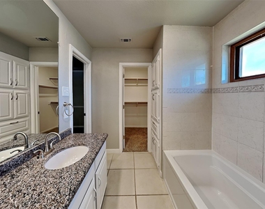 1733 Brighton Drive - Photo Thumbnail 12