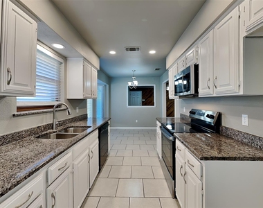 1733 Brighton Drive - Photo Thumbnail 4