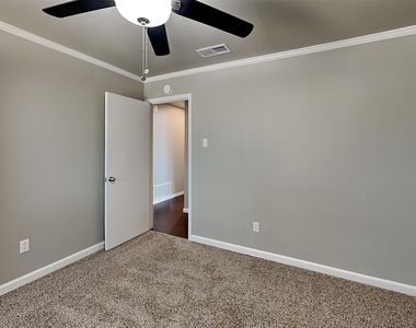 1733 Brighton Drive - Photo Thumbnail 18