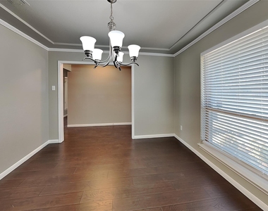 1733 Brighton Drive - Photo Thumbnail 8