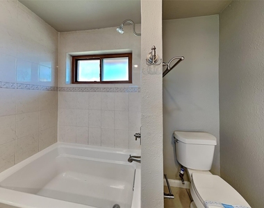 1733 Brighton Drive - Photo Thumbnail 14