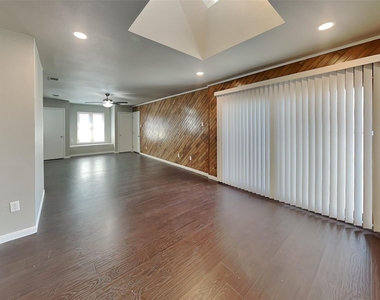 1733 Brighton Drive - Photo Thumbnail 3