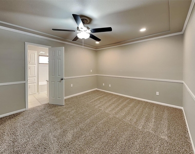 1733 Brighton Drive - Photo Thumbnail 10