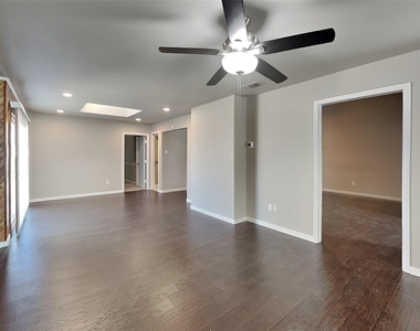 1733 Brighton Drive - Photo Thumbnail 2