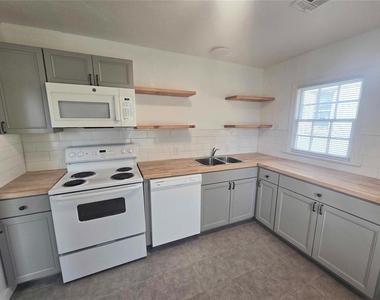 3824 Nw 25th Street - Photo Thumbnail 5