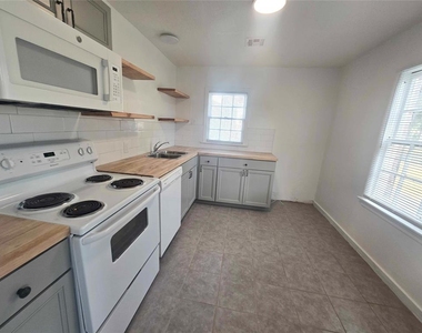 3824 Nw 25th Street - Photo Thumbnail 4