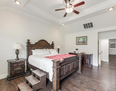 4428 Lake Breeze Drive - Photo Thumbnail 18