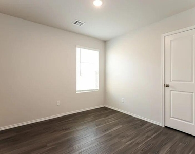 2004 Dogwood Drive - Photo Thumbnail 12