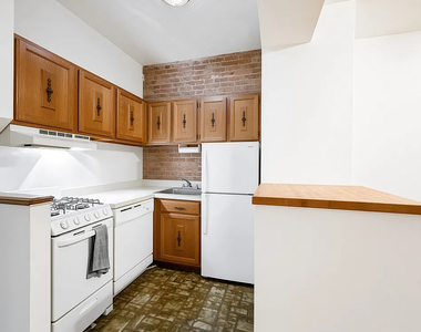 146 East 39th Street - Photo Thumbnail 2