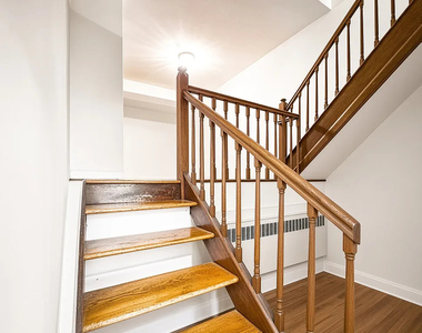 146 East 39th Street - Photo Thumbnail 3