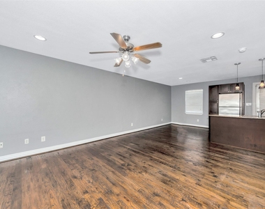 4721 Bradford Drive - Photo Thumbnail 5