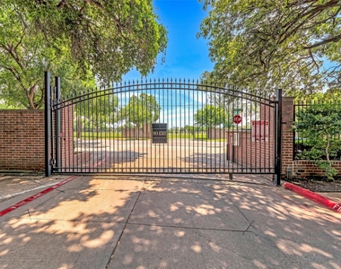 4721 Bradford Drive - Photo Thumbnail 20