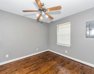 4721 Bradford Drive - Photo Thumbnail 13