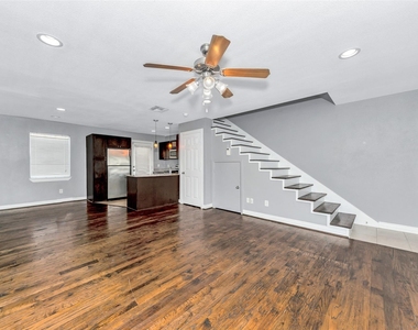 4721 Bradford Drive - Photo Thumbnail 6