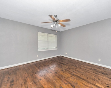 4721 Bradford Drive - Photo Thumbnail 15