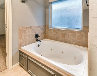 805 Nw 193rd Street - Photo Thumbnail 35