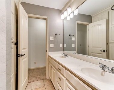 805 Nw 193rd Street - Photo Thumbnail 24