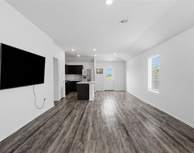 11832 Nw 94th Street - Photo Thumbnail 14