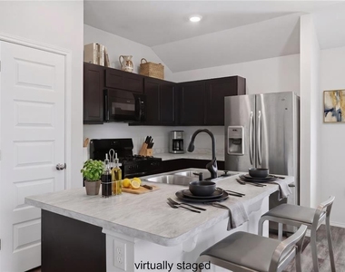 11832 Nw 94th Street - Photo Thumbnail 2