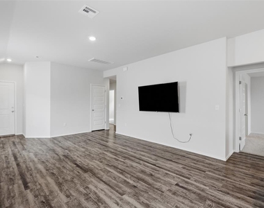 11832 Nw 94th Street - Photo Thumbnail 10