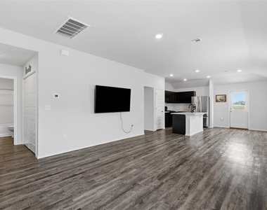 11832 Nw 94th Street - Photo Thumbnail 13