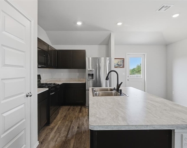 11832 Nw 94th Street - Photo Thumbnail 17