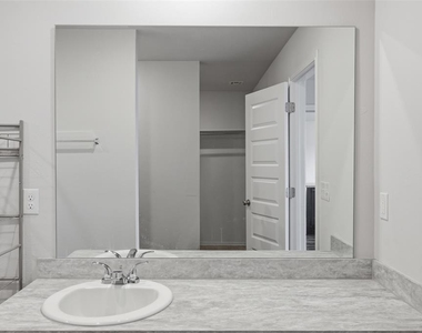 11832 Nw 94th Street - Photo Thumbnail 24