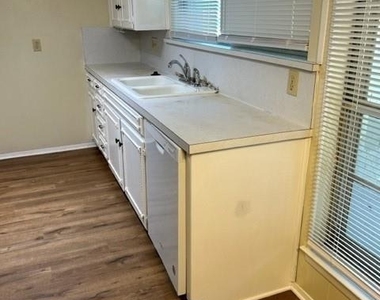 1226 Crescent Street - Photo Thumbnail 6