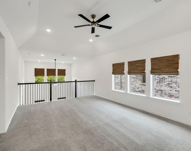 3100 Greenbriar Drive - Photo Thumbnail 25