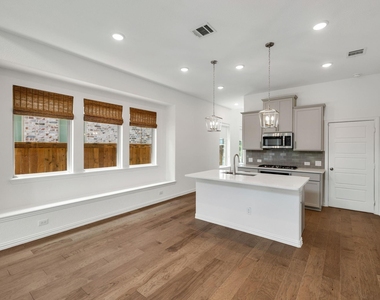 3100 Greenbriar Drive - Photo Thumbnail 11