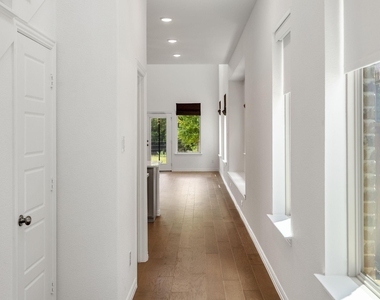 3100 Greenbriar Drive - Photo Thumbnail 3