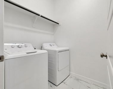 3100 Greenbriar Drive - Photo Thumbnail 31