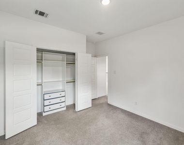 3100 Greenbriar Drive - Photo Thumbnail 28