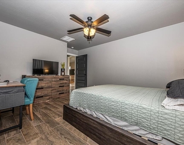 10300 Glover River Drive - Photo Thumbnail 16