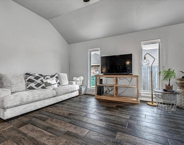 10300 Glover River Drive - Photo Thumbnail 4