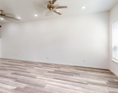 366 Buck Ridge Drive - Photo Thumbnail 18