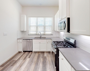 366 Buck Ridge Drive - Photo Thumbnail 2