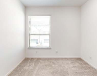 366 Buck Ridge Drive - Photo Thumbnail 8
