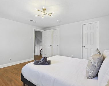 3608 Courtdale - Photo Thumbnail 17