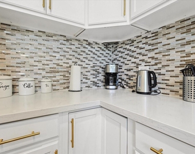 3608 Courtdale - Photo Thumbnail 8