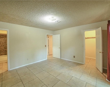 8805 Saint George Way - Photo Thumbnail 4