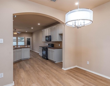 1405 Samantha Creek Drive - Photo Thumbnail 6