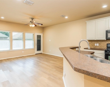 1405 Samantha Creek Drive - Photo Thumbnail 3