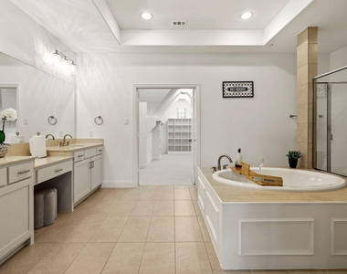 112 Canonbury Drive - Photo Thumbnail 3