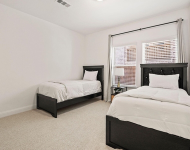 112 Canonbury Drive - Photo Thumbnail 5